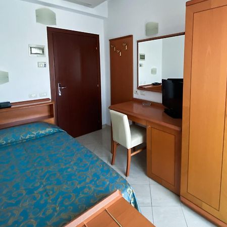 Hotel Gabbiano Riccione Camera foto