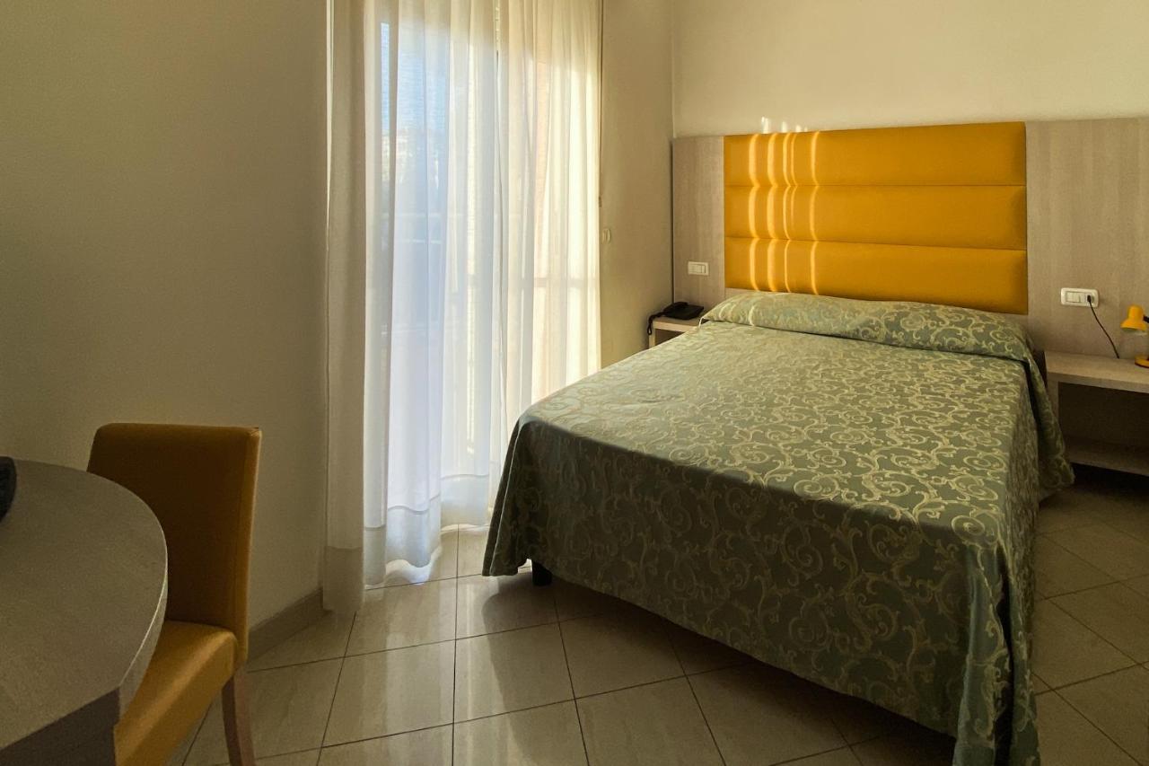 Hotel Gabbiano Riccione Esterno foto