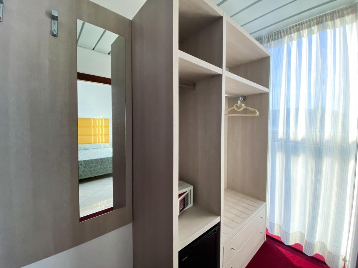 Hotel Gabbiano Riccione Esterno foto