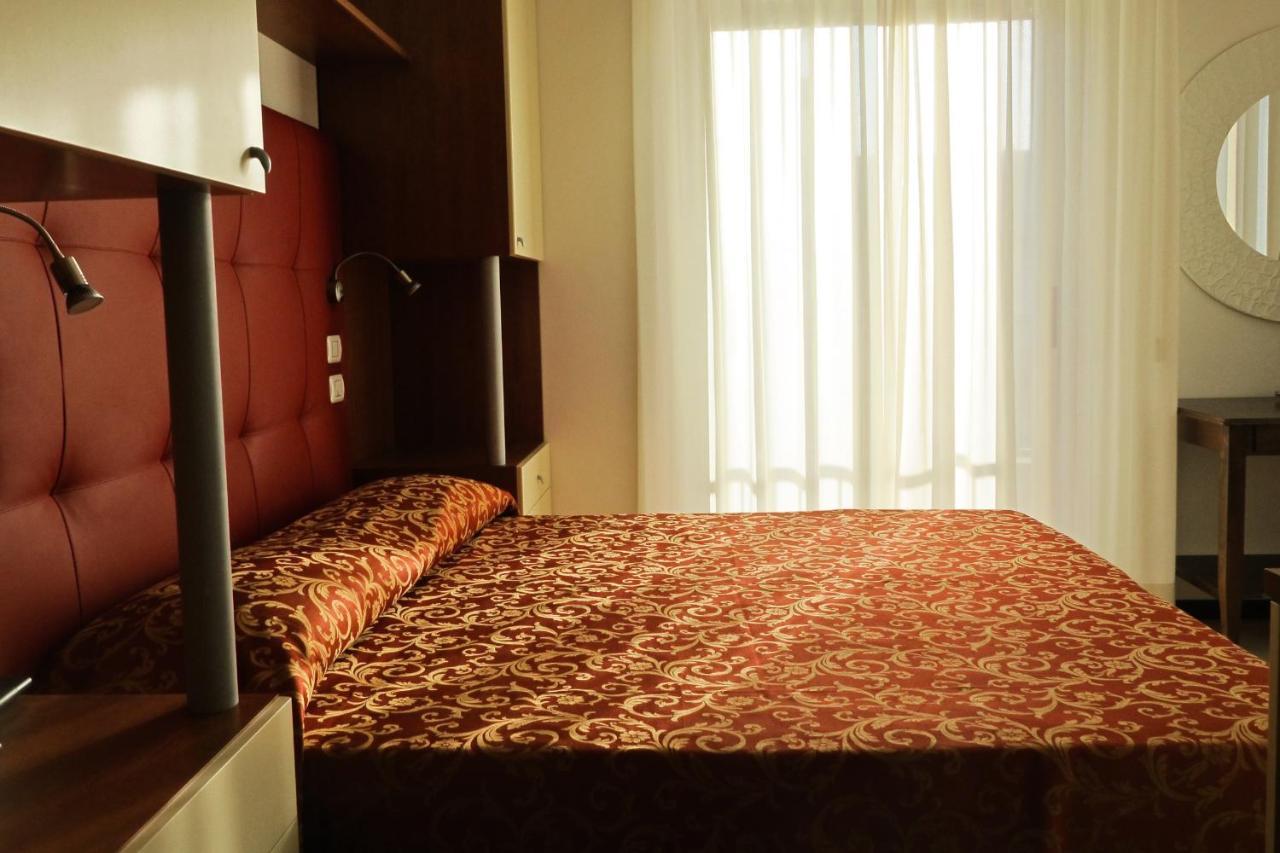 Hotel Gabbiano Riccione Esterno foto