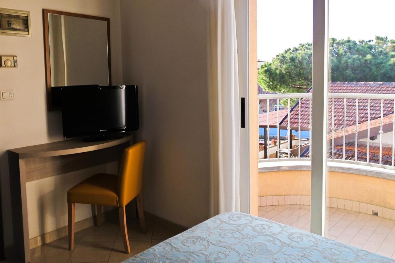 Hotel Gabbiano Riccione Esterno foto