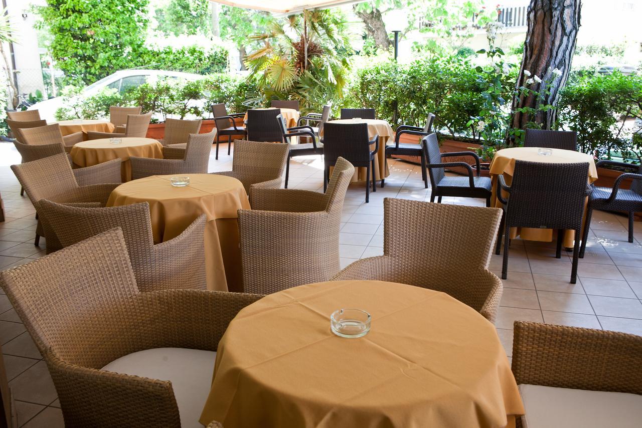 Hotel Gabbiano Riccione Esterno foto