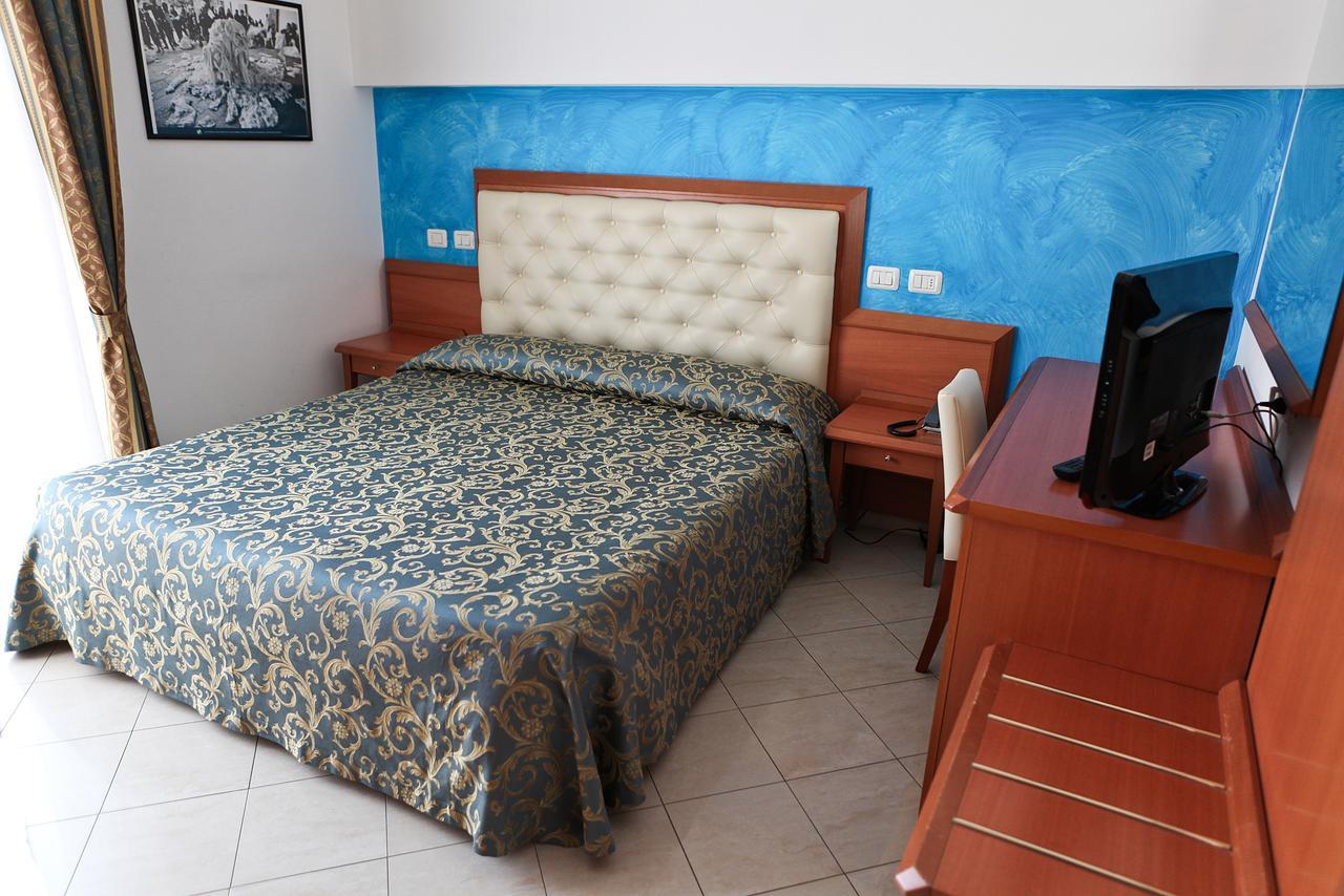Hotel Gabbiano Riccione Esterno foto