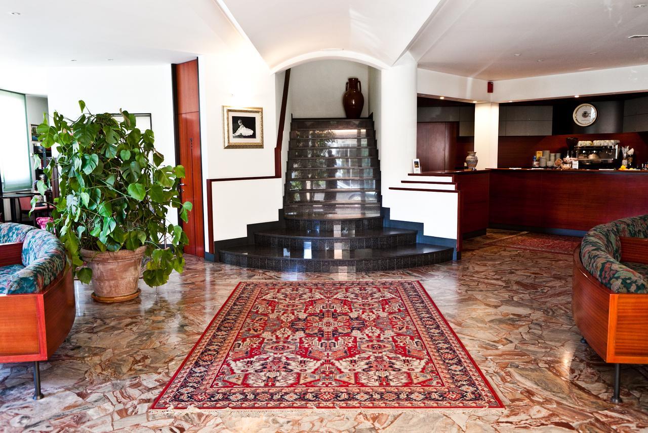 Hotel Gabbiano Riccione Esterno foto