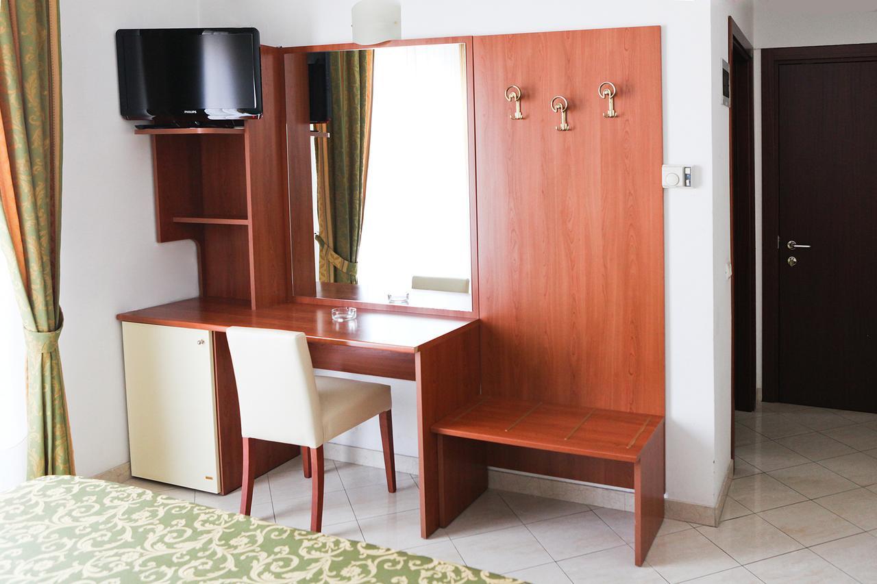 Hotel Gabbiano Riccione Esterno foto