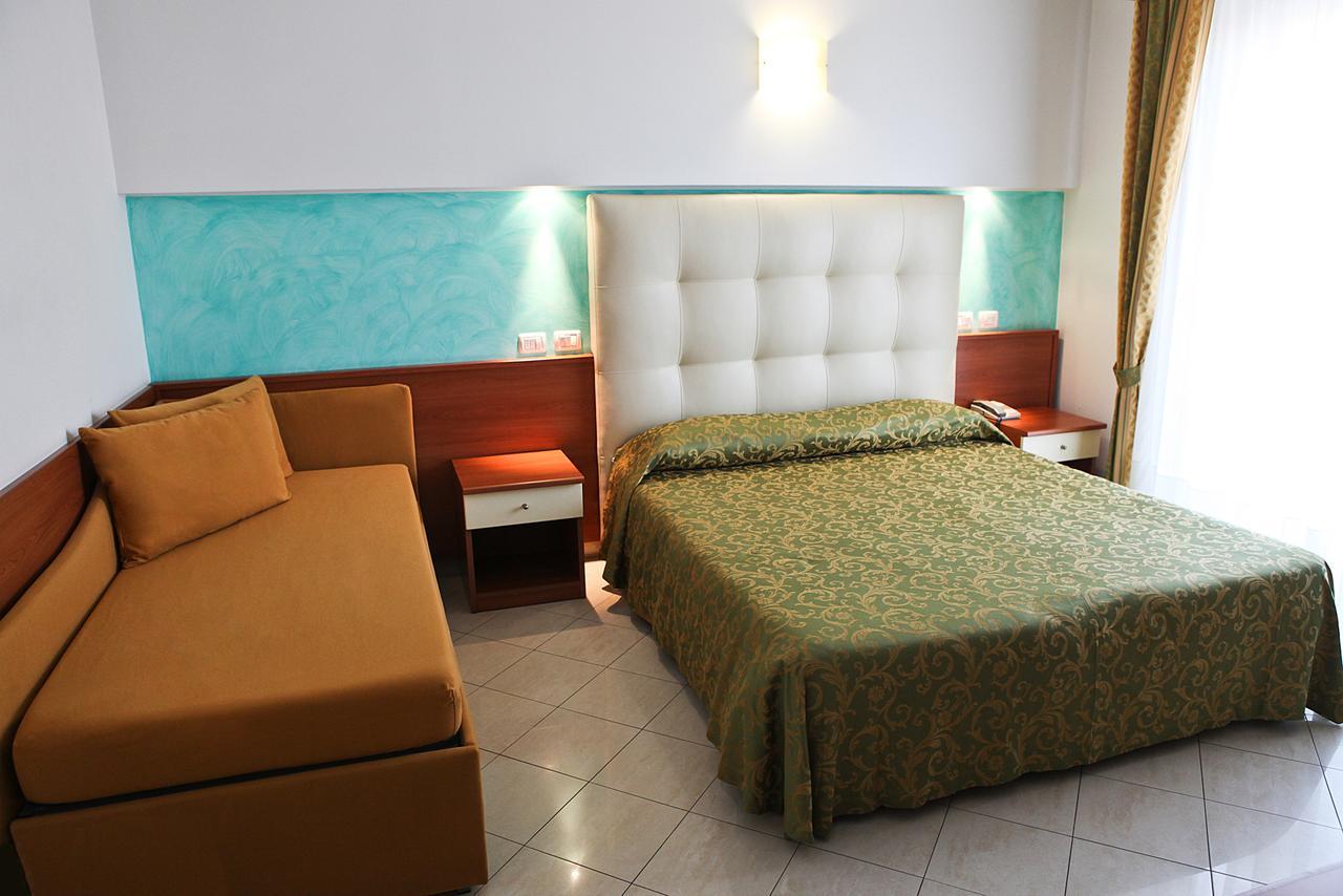 Hotel Gabbiano Riccione Esterno foto