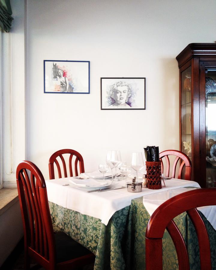 Hotel Gabbiano Riccione Esterno foto