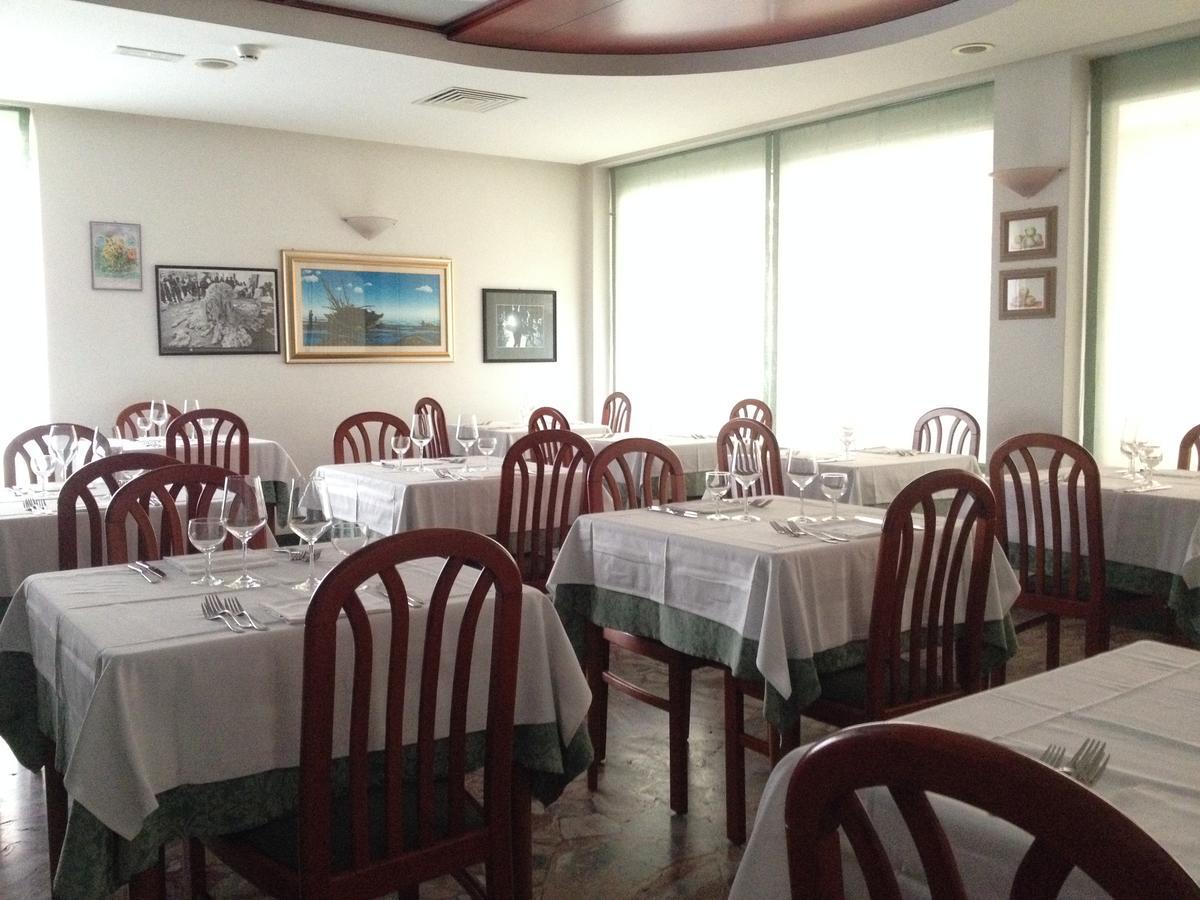 Hotel Gabbiano Riccione Esterno foto